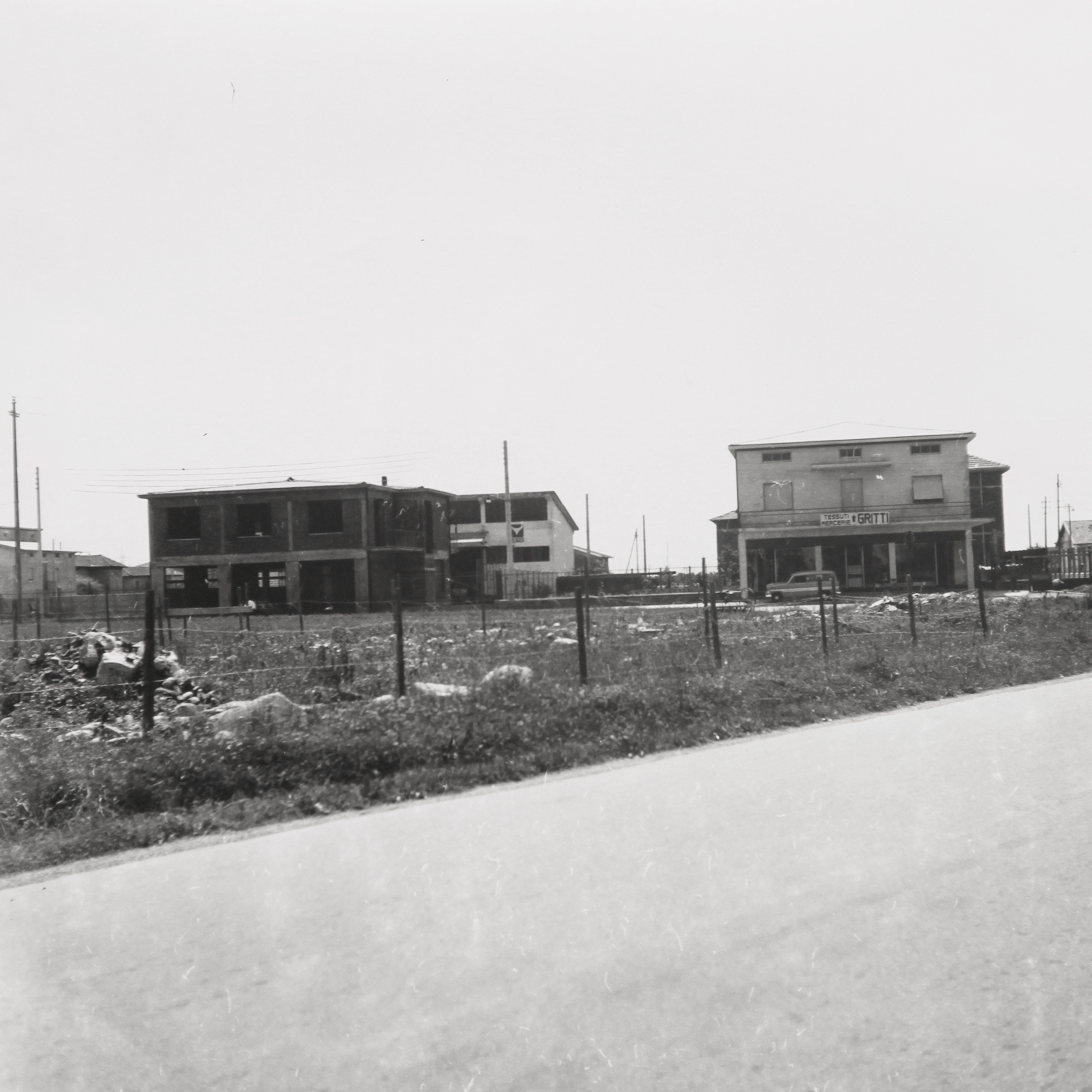 Caseggiati di Via Italia in costruzione